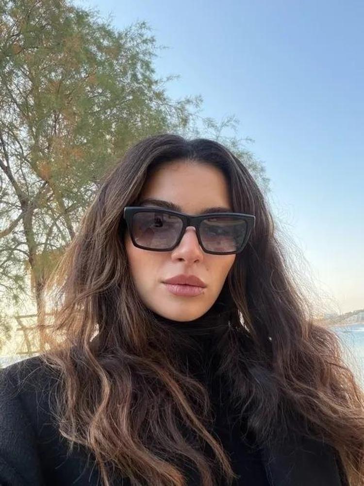 Melisa Aslı Pamuk Paris Moda Haftası’na güzelliğiyle damga vurdu