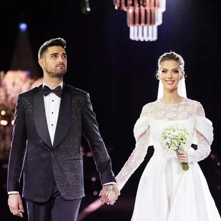 Yasemin Şefkatlinin zor anları Uçak korkum katlanarak gidiyor diyerek paylaştı