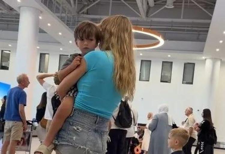 Yasemin Şefkatlinin zor anları Uçak korkum katlanarak gidiyor diyerek paylaştı