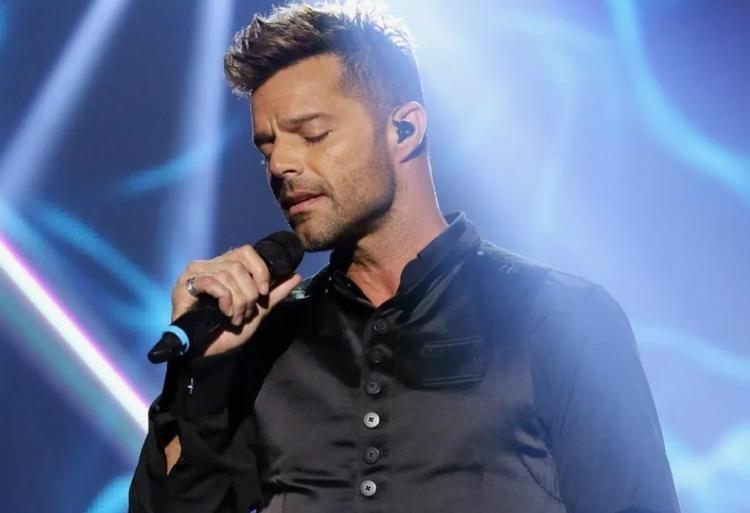 İZLEDİĞİ İLK KONSERDİ
