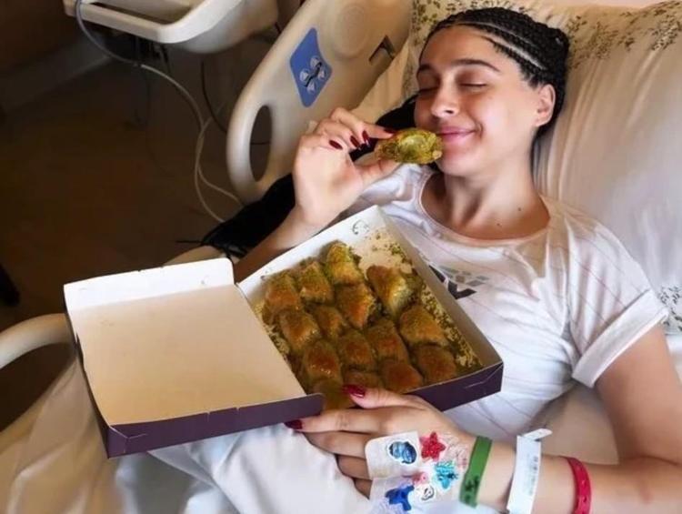 ANESTESİ SONRASI BAKLAVA YEDİ