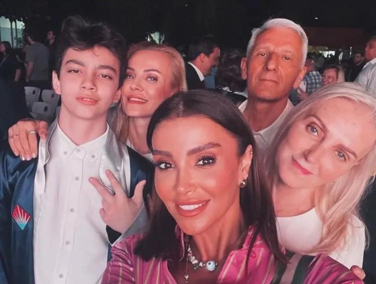 Özge Ulusoy kaybettiği babasını andı Seni düşünmediğimiz bir saniye yok