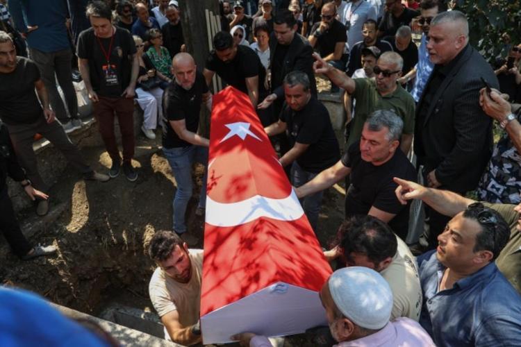 AİLE KABRİSTANLIĞINA DEFNEDİLDİ