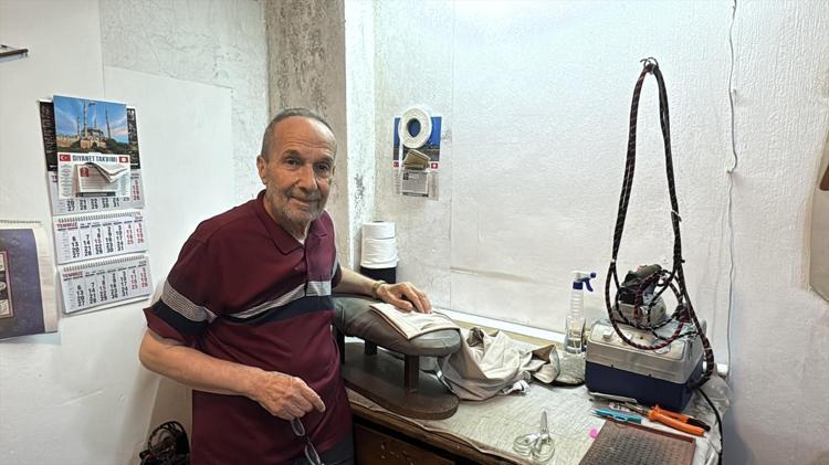 61 yıllık meslek aşkı 76 yaşındaki Reşat Usta ilk göz ağrısını hâlâ kullanıyor 10 yıl sonra bunu yapacak adam bulamayacaksınız