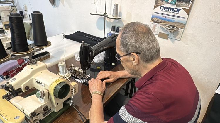 61 yıllık meslek aşkı 76 yaşındaki Reşat Usta ilk göz ağrısını hâlâ kullanıyor 10 yıl sonra bunu yapacak adam bulamayacaksınız