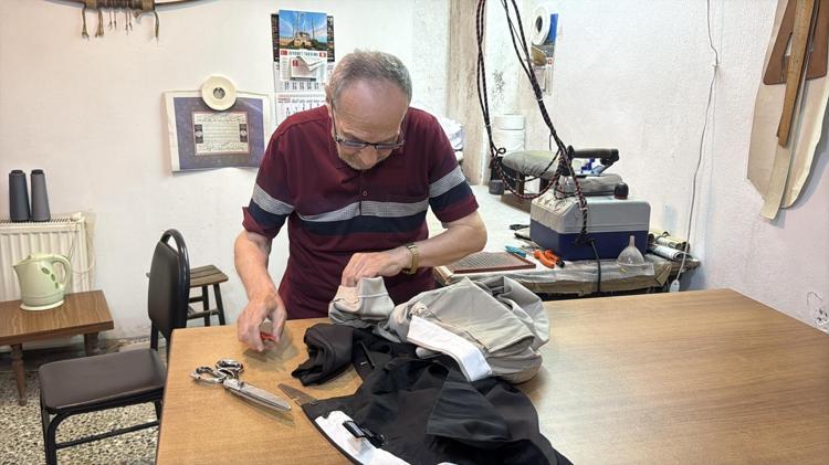 ‘52 YILLIK MAKİNESİNİ HALA KULLANIYOR