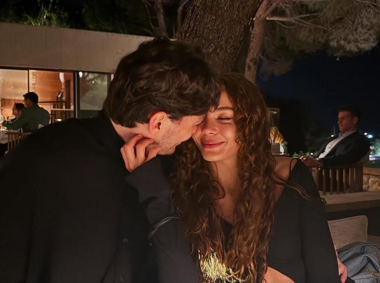 Evliliklerinin 4. yılı Cedi Osman ve Ebru Şahinden kutlama