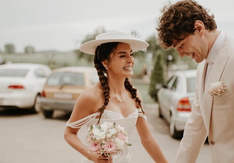 Evliliklerinin 4. yılı Cedi Osman ve Ebru Şahinden kutlama
