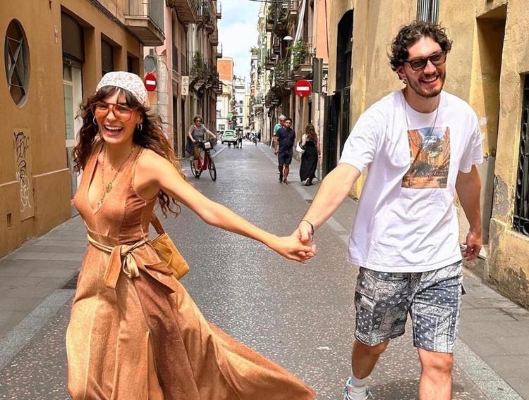 Evliliklerinin 4. yılı Cedi Osman ve Ebru Şahinden kutlama