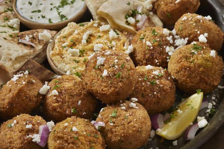 Haşlanmış nohutla 5 dakikada hazır Dışı çıtır, içi yumuşak falafel tarifi