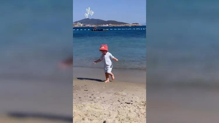 Yıldız Çağrı Atiksoy kızı Mira Milenanın deniz keyfini paylaştı