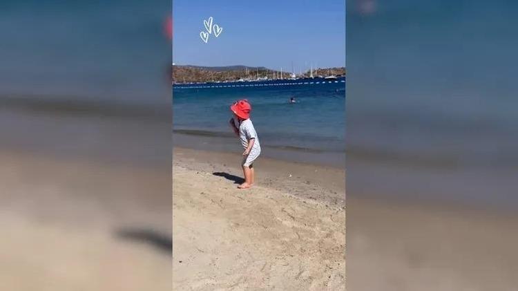 Yıldız Çağrı Atiksoy kızı Mira Milenanın deniz keyfini paylaştı