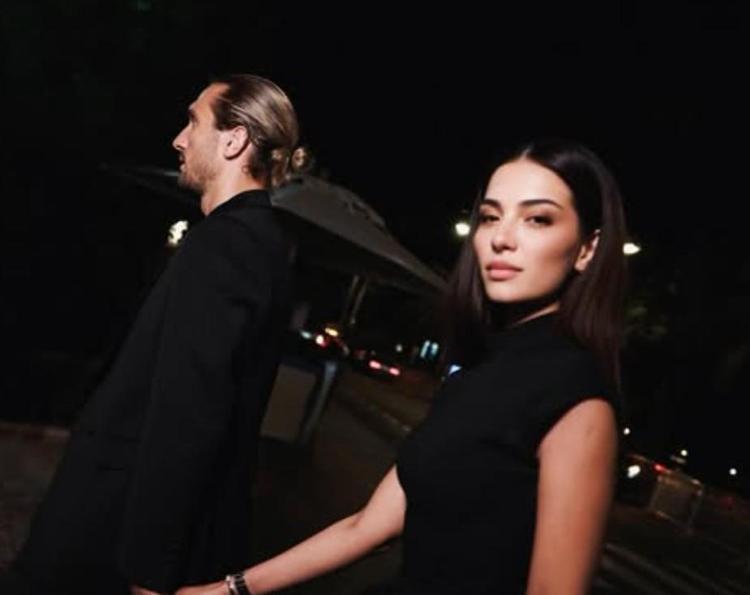 Melisa Aslı Pamuk kırmızılar içinde Dekoltesiyle dikkat çekti