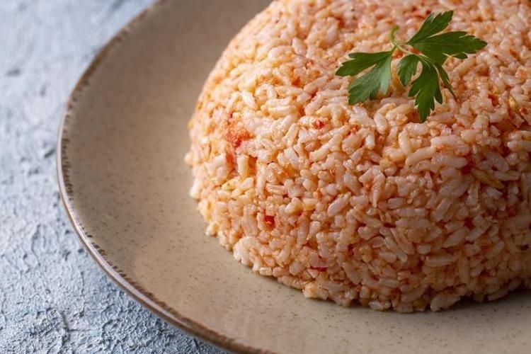 Pilavı bir de böyle yiyin Asla lapa olmuyor, tam ölçülü anne usulü domatesli pilav tarifi