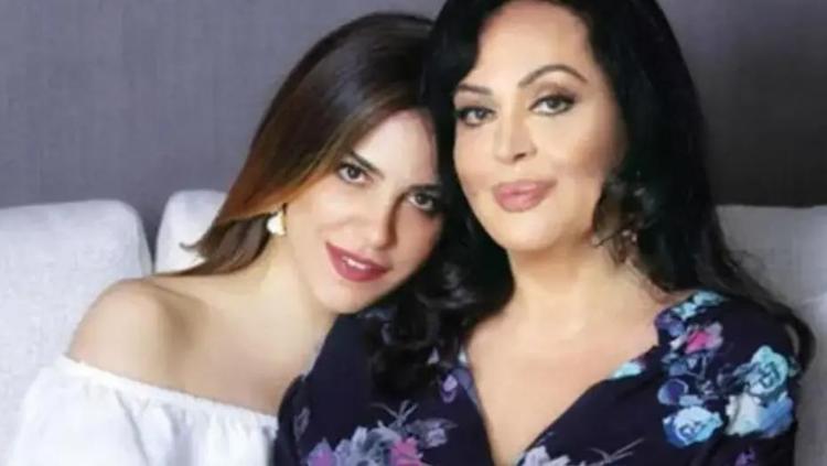 Yeşilçam’ın Sultanı Türkan Şoray kızıyla tatilin tadını çıkartıyor