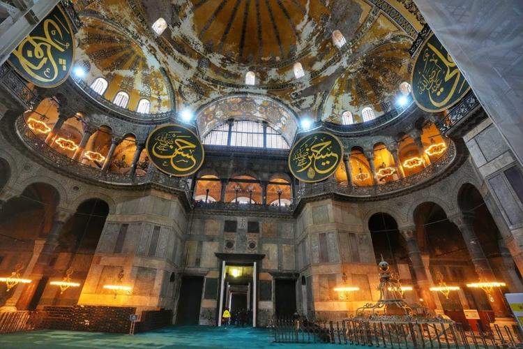 Ayasofyanın yeniden ibadete açılışının 6. yılına özel paylaşım