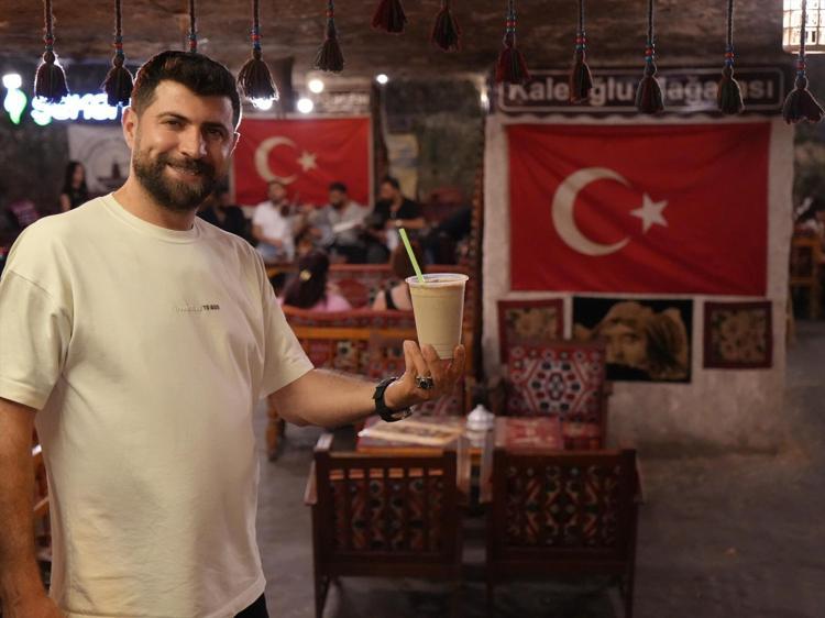 40 derecede serinleten lezzet Gaziantepte günde 600 fincan satılıyor