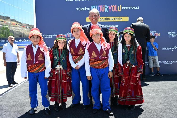 Vanda dokuz gün sürecek kültür, sanat ve lezzet şöleni başladı