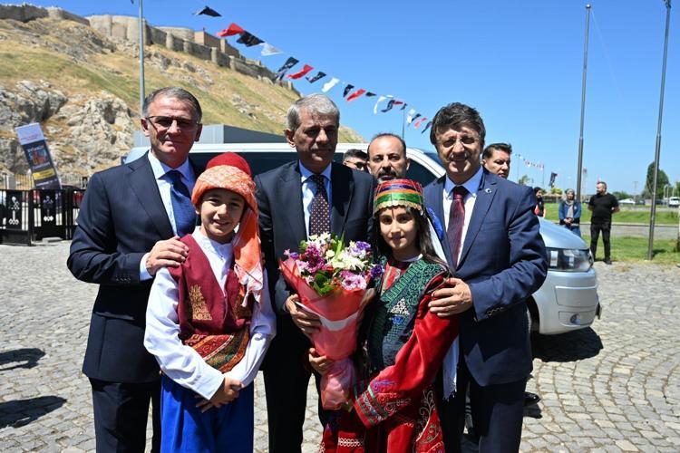 Vanda dokuz gün sürecek kültür, sanat ve lezzet şöleni başladı