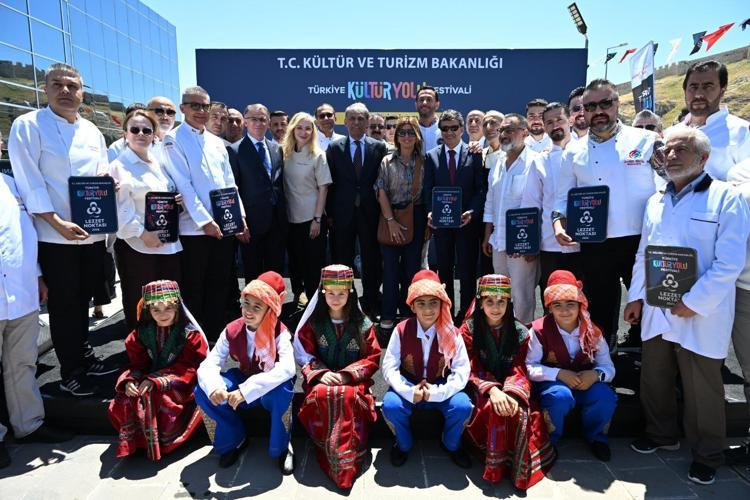 “VAN KÜLTÜR YOLU FESTİVALİ VİZYONUMUZUN EN GÜÇLÜ ADIMLARINDAN BİRİ”