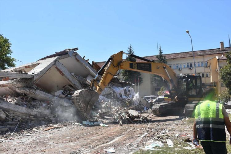 YENİDEN AKTİF HALE GELDİ