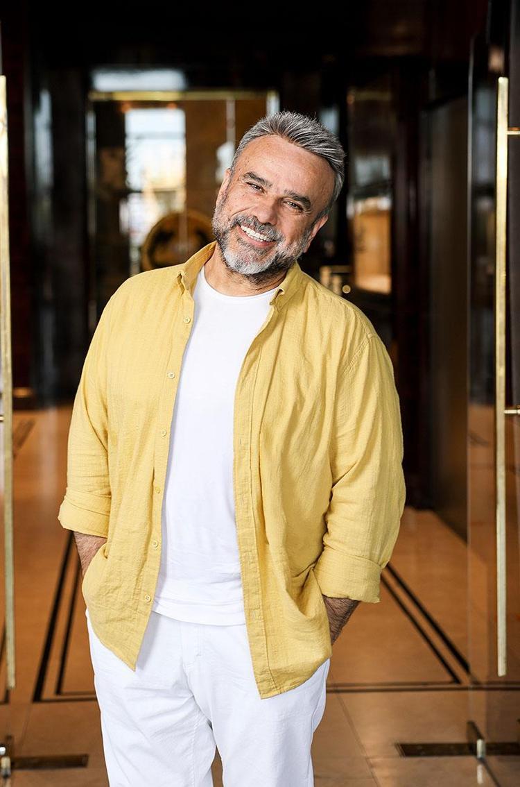 HAKAN ALTUN HALA TELEFONUN BAŞINDA BEKLİYOR