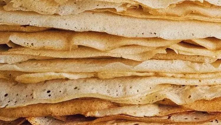 Asla yapışmıyor, yırtılmıyor Kahvaltıya yumuşacık ve ağızda eriyen tam ölçülü peynirli krep tarifi