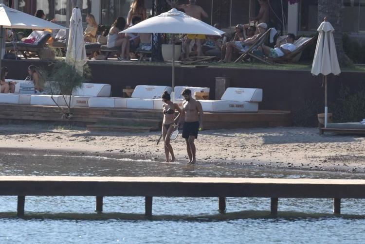 Nesrin Cavadzadeden balayı tadında tatil