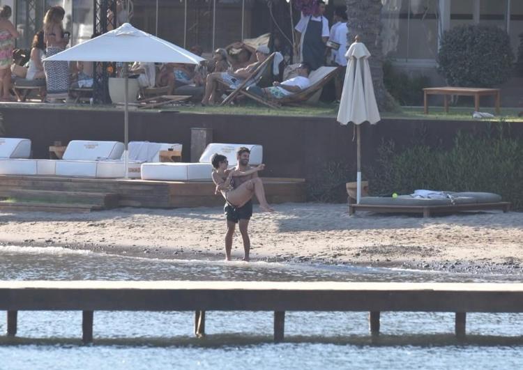 Nesrin Cavadzadeden balayı tadında tatil