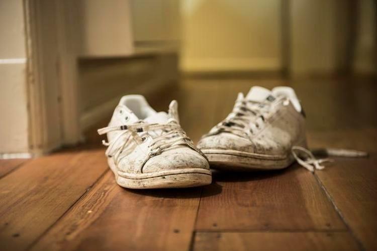Yazın ayakkabı giyerken asla bu hatayı yapmayın Uzmanlar açıkladı: Mantar, nasır ve koku oluşumunun en büyük nedeni