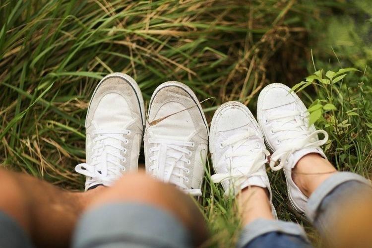 Yazın ayakkabı giyerken asla bu hatayı yapmayın Uzmanlar açıkladı: Mantar, nasır ve koku oluşumunun en büyük nedeni