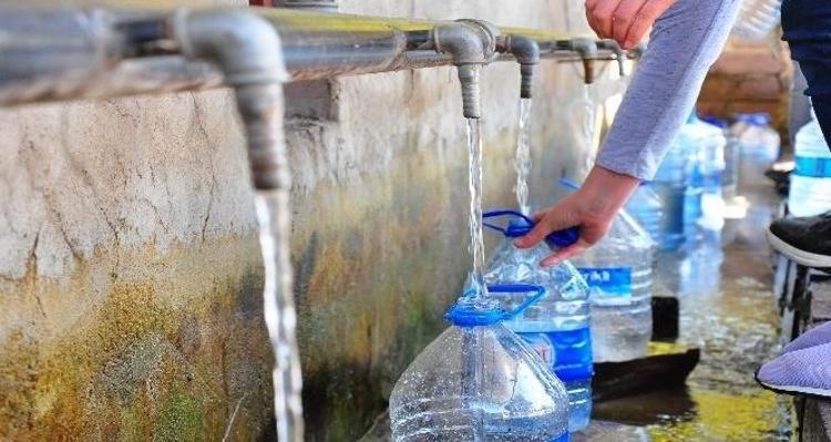Yol kenarındaki çeşmeler aslında ne kadar güvenli Genetik mühendisi inceledi: İçindeki canlıyı görünce bir daha içemeyeceksiniz