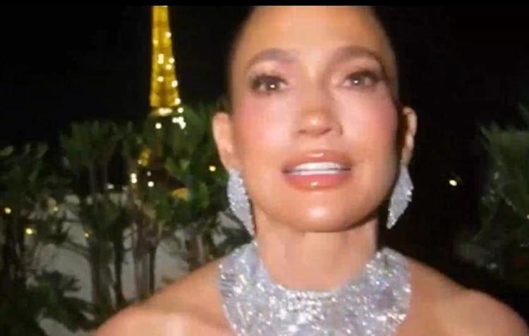 Jennifer Lopez doğum gününü Paris’te kutladı