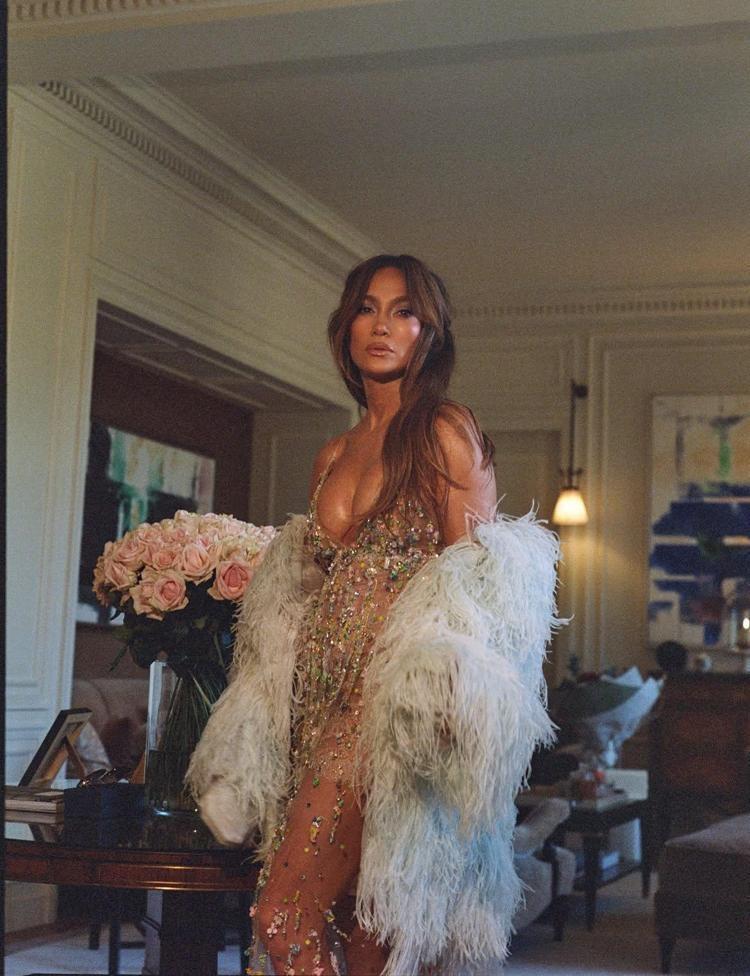 Jennifer Lopez doğum gününü Paris’te kutladı