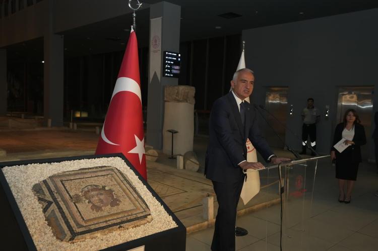 ABDden iade edilen Zeugma Mozaik paneli evine kavuştu Son 23 yılda yurt dışından 13 bin 454 kültür varlığı Türkiyeye geri getirildi