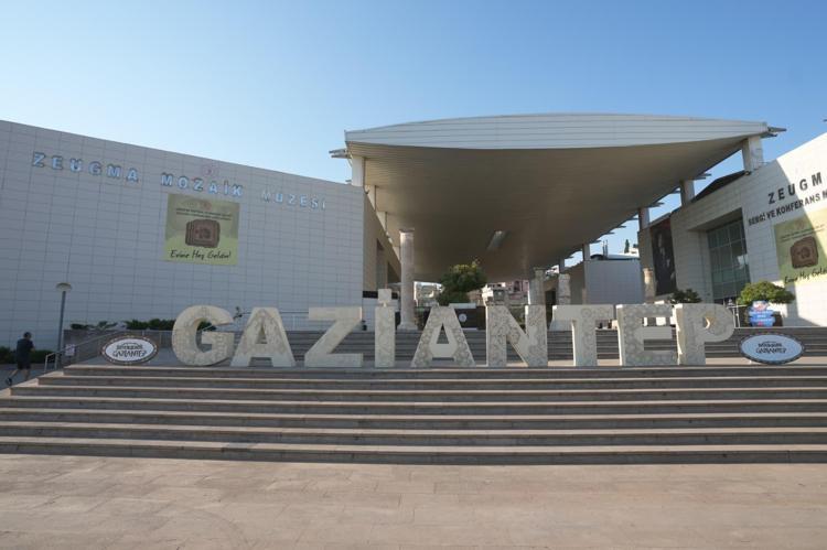 SATORNİLE STELİNİ HATIRLATTI
