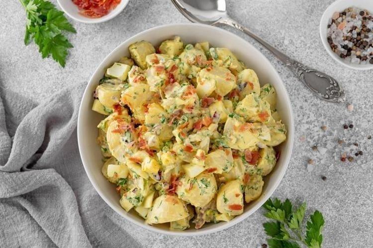 Patates salatasını bir de böyle deneyin İçine 3 kaşık eklemek yetiyor, lezzetini zirveye taşıyor