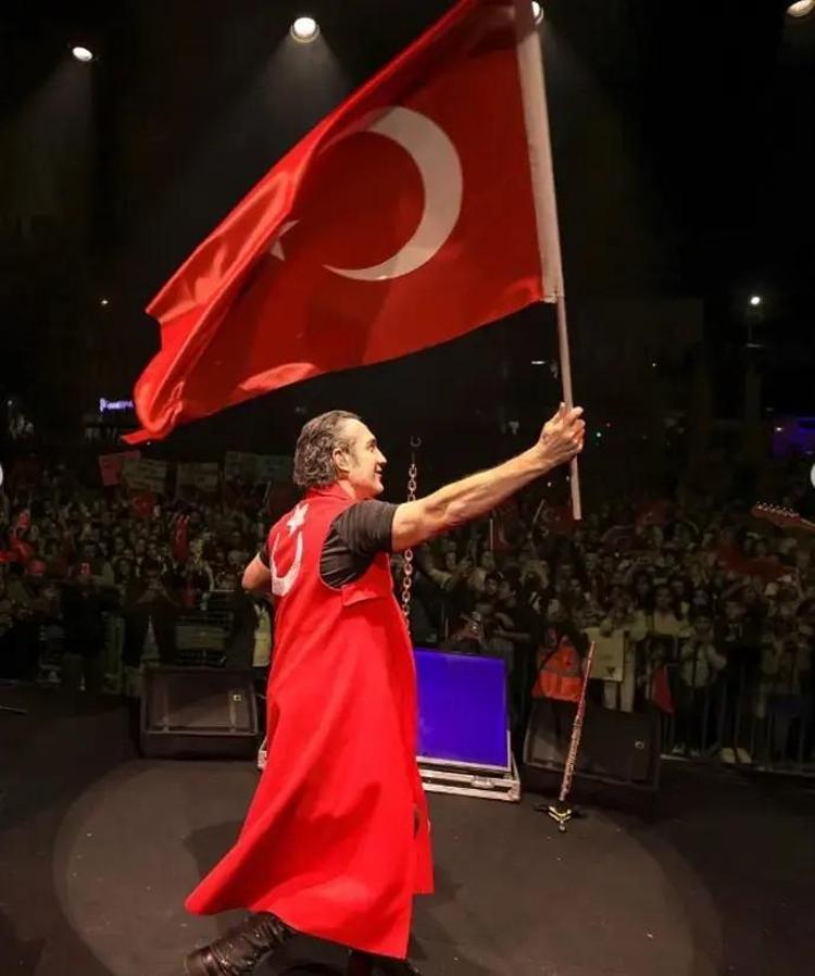 Ünlülerden 15 Temmuz paylaşımları Unutmadık, unutturmayacağız