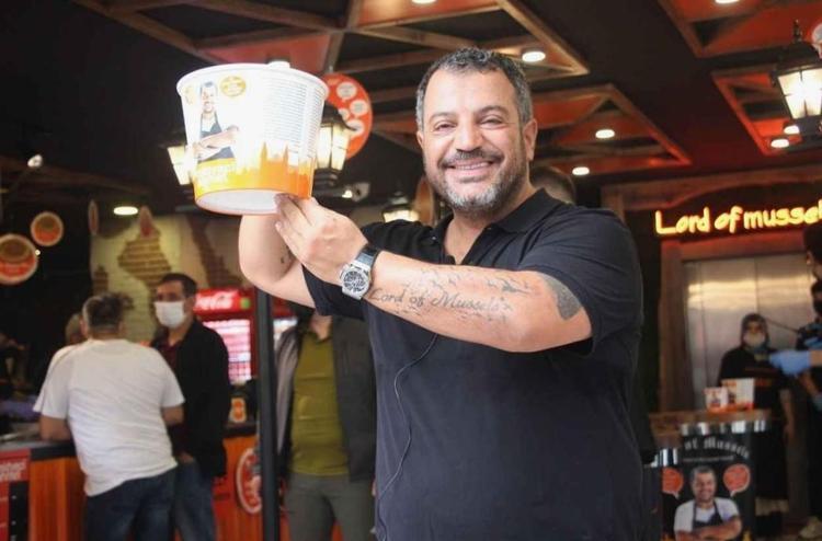 KARI KIZ PEŞİNDE KOŞACAK BİRİ DEĞİLİM
