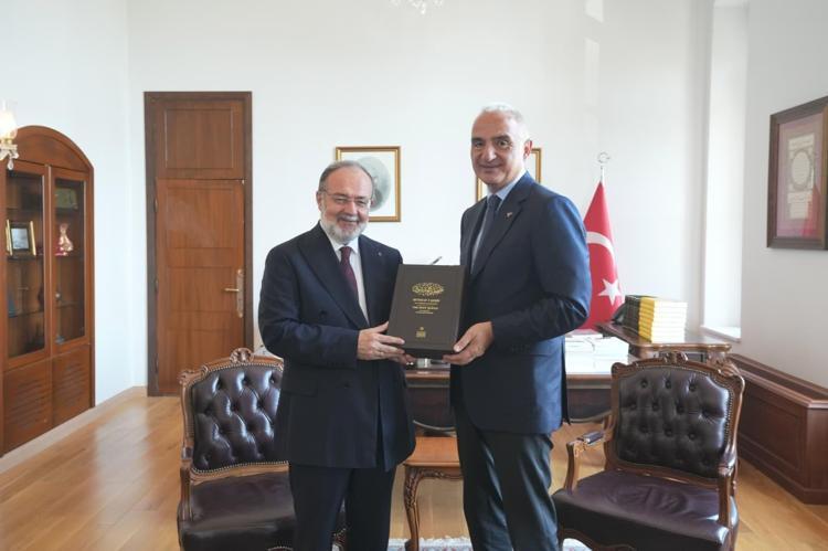 Bakan Ersoy: Medeniyet birikimimizi ilimle buluşturan çalışmaları memnuniyetle takip ediyoruz
