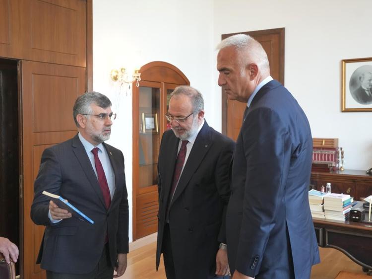 Bakan Ersoy: Medeniyet birikimimizi ilimle buluşturan çalışmaları memnuniyetle takip ediyoruz