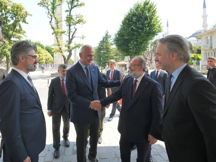 Bakan Ersoy: Medeniyet birikimimizi ilimle buluşturan çalışmaları memnuniyetle takip ediyoruz