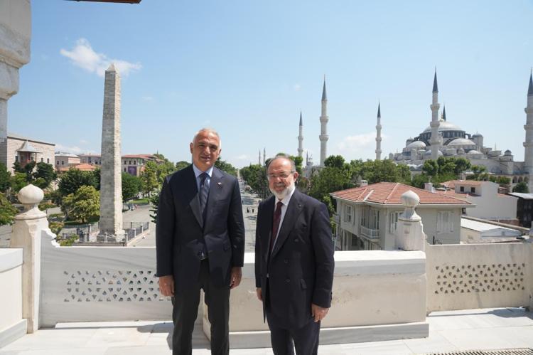 Bakan Ersoy: Medeniyet birikimimizi ilimle buluşturan çalışmaları memnuniyetle takip ediyoruz
