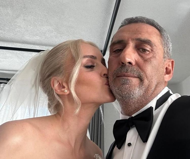 2 YIL ÖNCE EVLENDİ