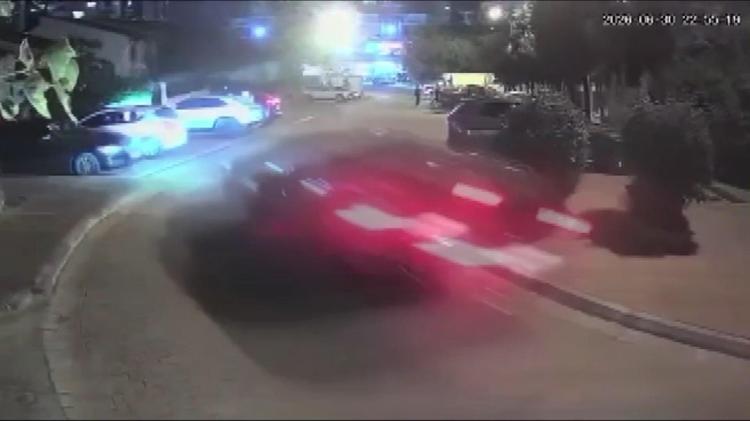 Evinin önünde otomobil çarpan genç kız felç oldu Aile feryat etti: Evladım gözümün önünde eriyor