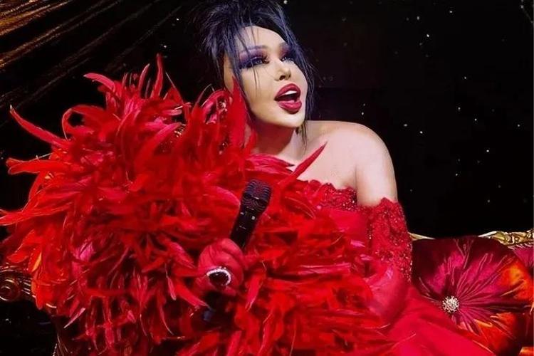 Bülent Ersoy estetik sonrası ilk kez sahnede Nasıl beğendiniz mi