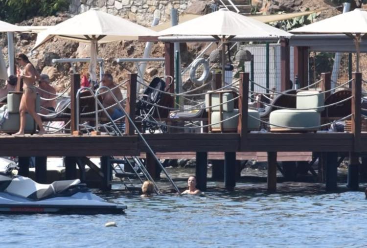 Pelin Karahan Bodrumda serin suların tadını çıkardı