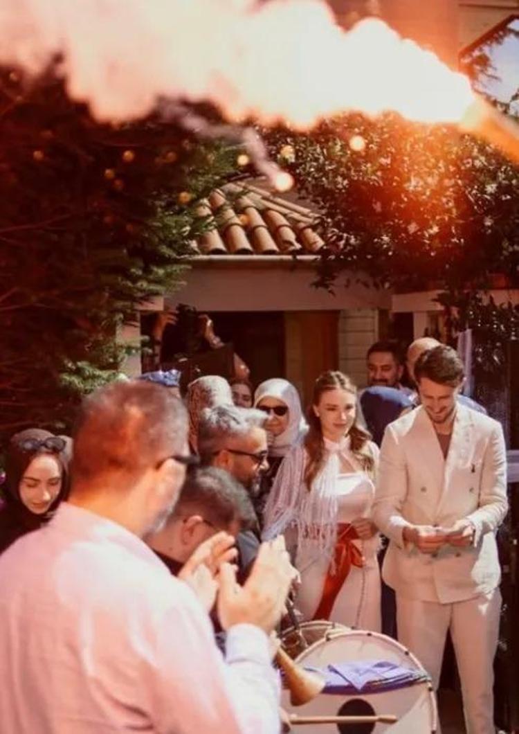 GELİN ALMA TÖRENİNDE NEŞELİ ANLAR