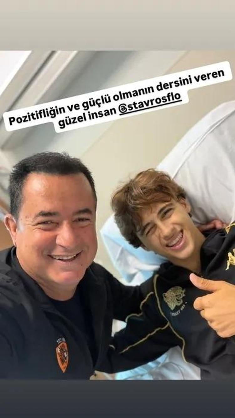 Survivorda bacağını kaybeden Stavros Floros aylar sonra evine döndü Gözyaşlarıyla karşılandı