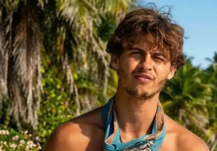 Survivorda bacağını kaybeden Stavros Floros aylar sonra evine döndü Gözyaşlarıyla karşılandı